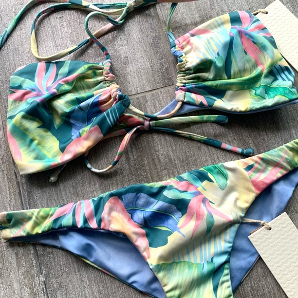 π₯π₯BILLABONG - RIDES AND TIDES REVERSIBLE BANDEAU TANGA BIKINI SETπ₯π₯ - Picture 4 of 10